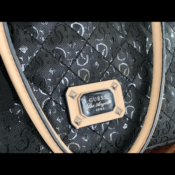 Guess purse - Picture 2 of 8